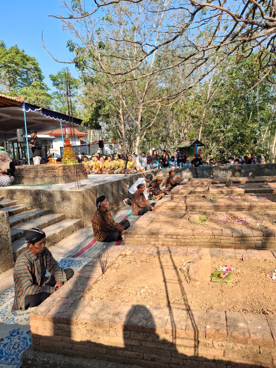 Kegiatan Kirab Budaya Eyang Cokrojoyo Kanjeng Sunan Geseng Ke - 3